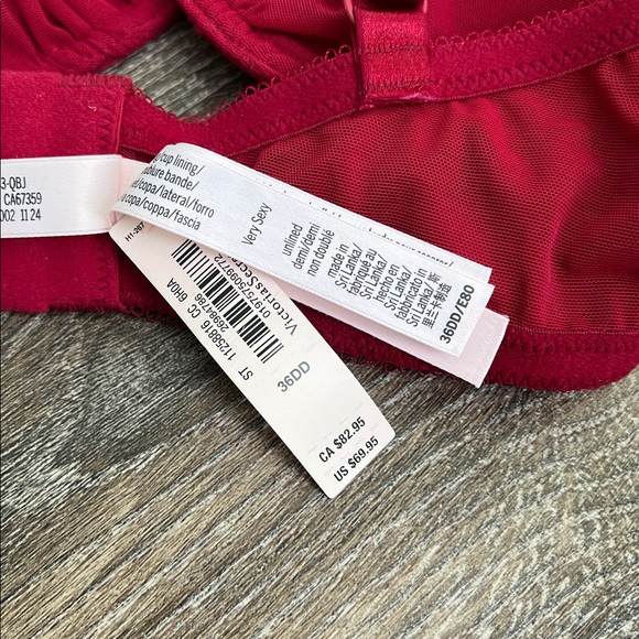 Victoria's Secret Red Bra with Heart Accents - Picture 10 of 10